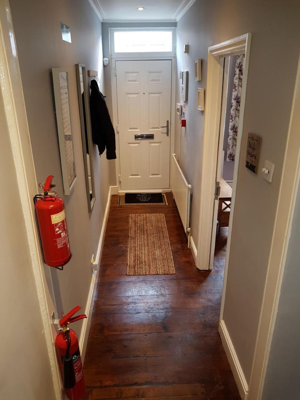 Апартаменты Slough Centre Townhouse With Driveway Parking For Up To Two Cars Экстерьер фото
